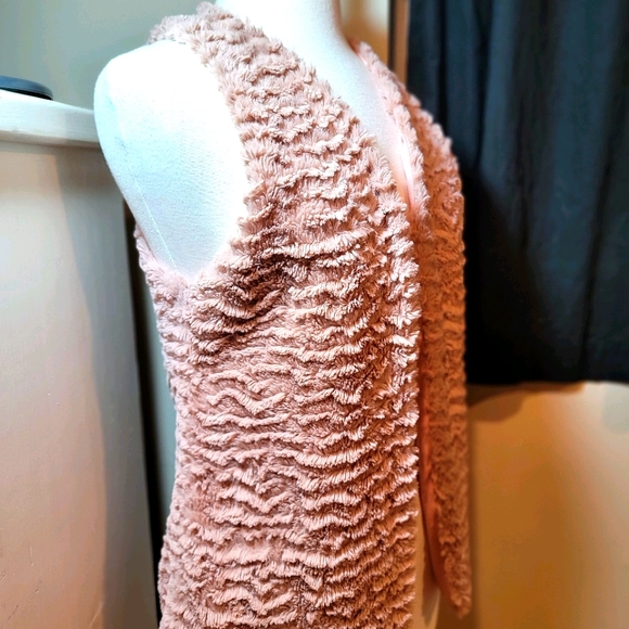 EUC| FAUX FUR VEST BY FINAL TOUCH SZ S - Picture 6 of 7